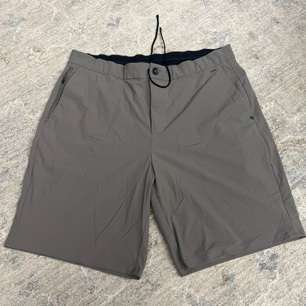Men's Vuori Aim Gray Shorts